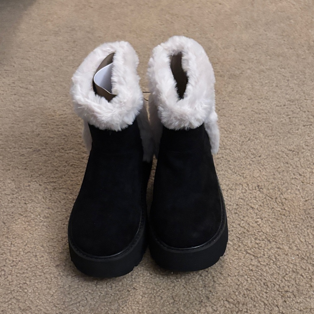Time and Tru Black and White Winter Boots